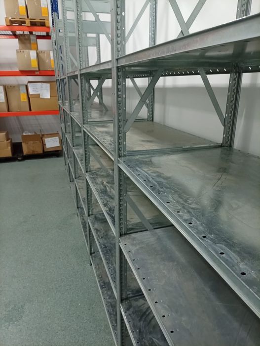 Rafturi metalice pentru depozitare manuala și arhiva