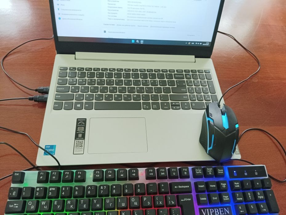 Notebook va aksesuarlar sotiladi