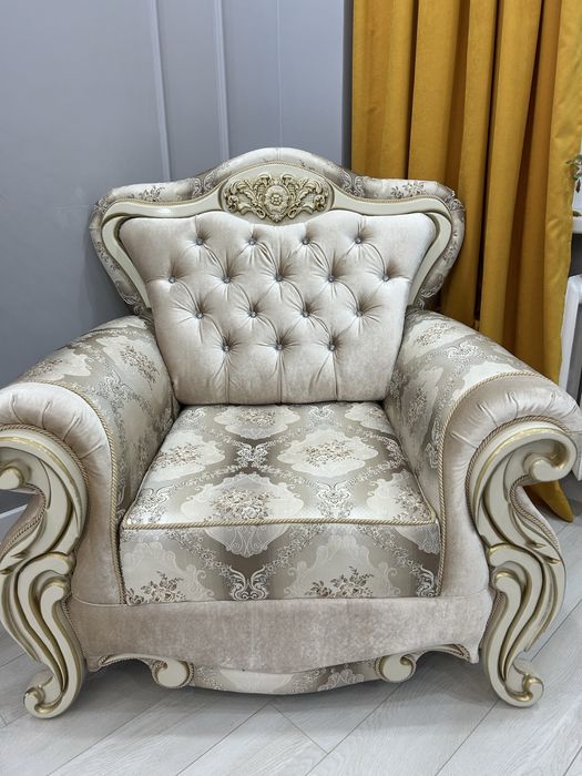 Диван и два кресла