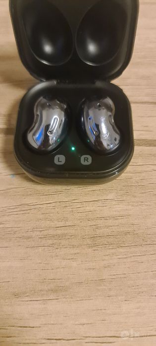 Galaxy buds live