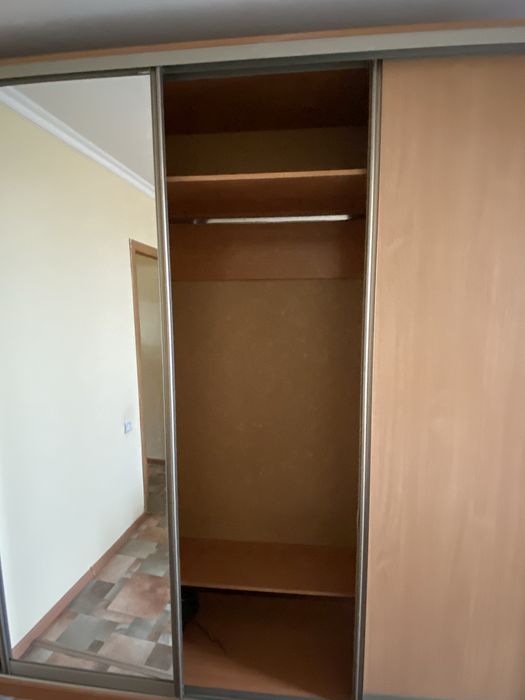 Шкак купе, 3-х дверный, с зеркалом