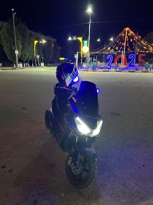 Макси-мопед 180куб
Два комплекта ключей 
На учёта стоит