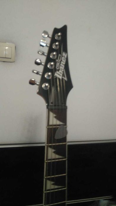 Электро гитара Ibanez с комбоусилителем