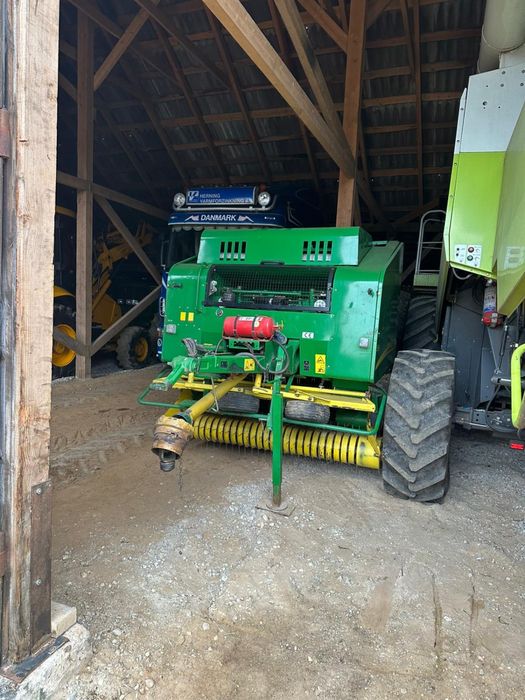 Продам пресс рулонный подборщик John Deere 579