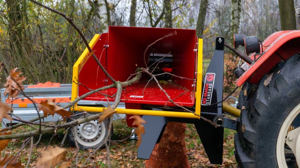 Tocător crengi R-100  dupa tractor pentru lemn de foc