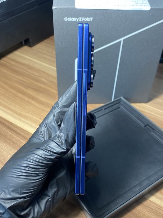 Samsung Galaxy Z Fold7 • 256 GB •Blue Shadow