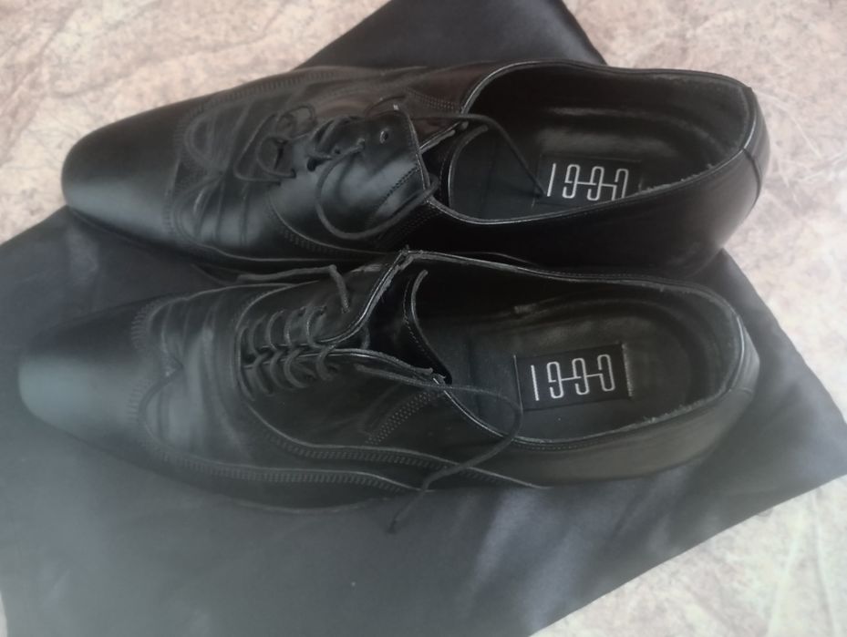 Отдам даром обувь