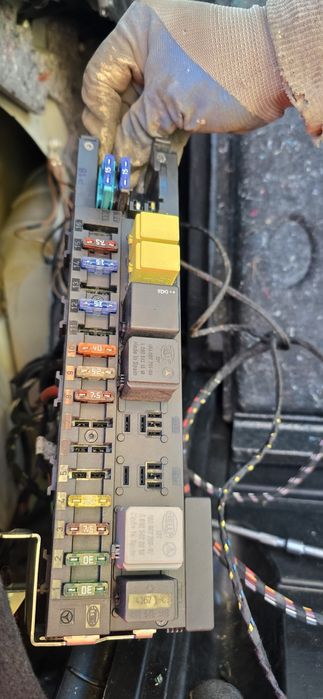 Теглич оригинален Tule Mercedes w203 комби. Два ключа.