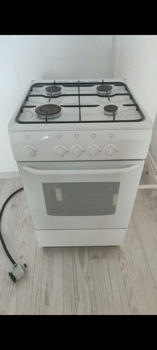 Продам газовую плиту