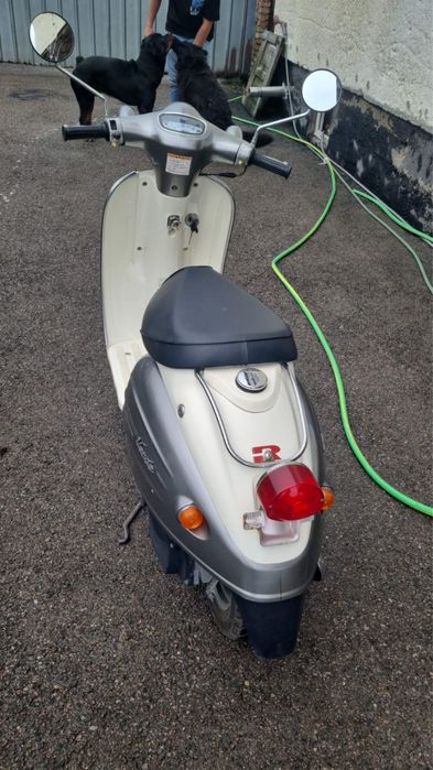 Продаеться скутер в ситиле ретро.