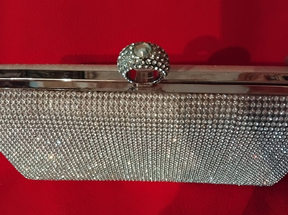 Продам клатч-сумочку 4.000 тг