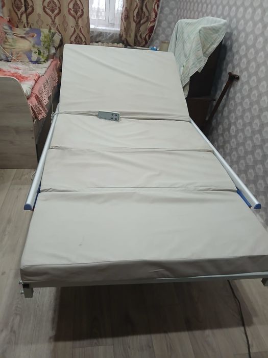 Медицинская кровать