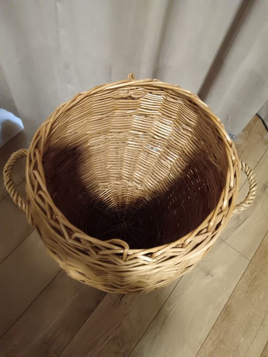 Кош от естествен ратан с капак
