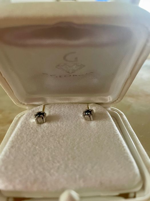 Cercei din aur alb de 14 k cu diamante albastre