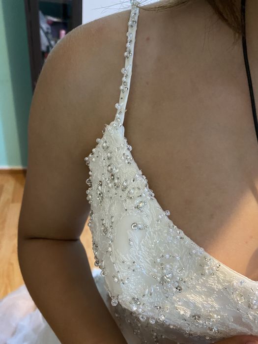 rochie de mireasa alba cu trena extensibila