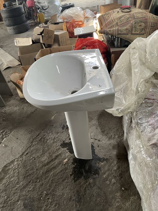 Раковина с ножкой б/у