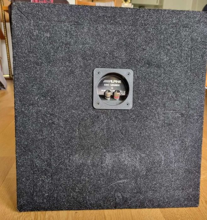 Бас каса Със своята максимална мощност от 650W тази бас кутия тип "Ban