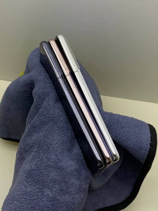 Samsung S21 Plus xotirasi 8/256GB