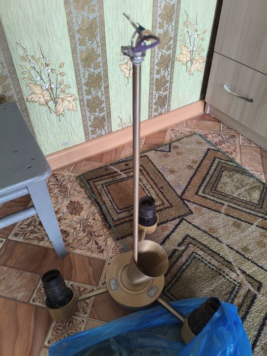 Продам люстры тройную и одинарную