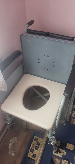 Продам инвалидную коляску