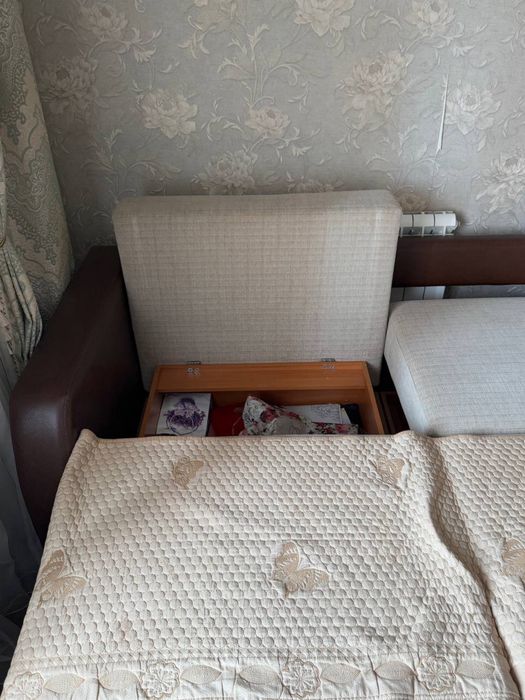 Диван с 2 креслами и пуфиком