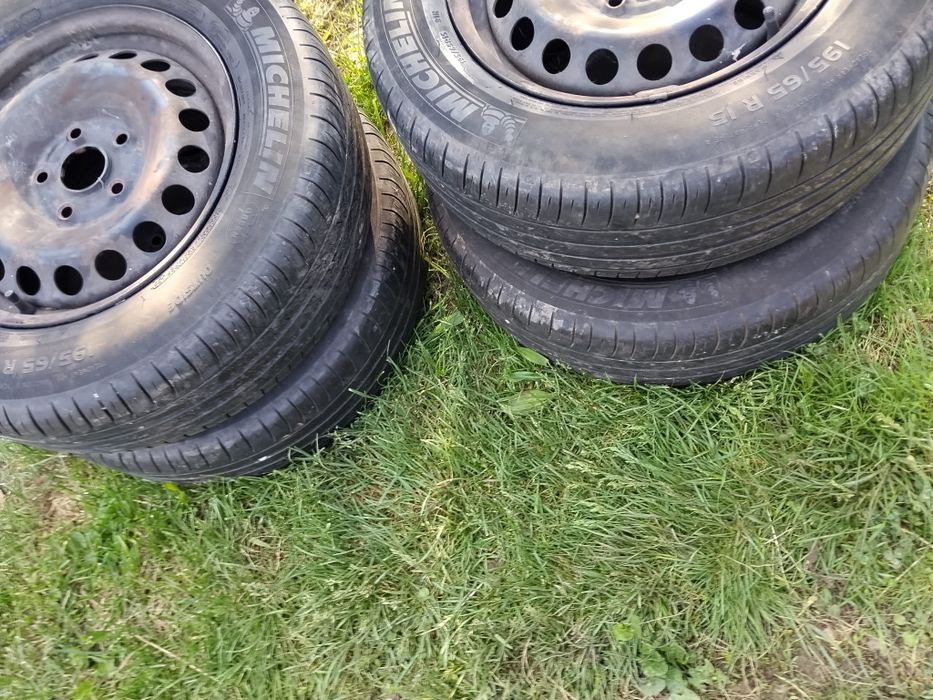 Vând anvelope R15 vara Michelin