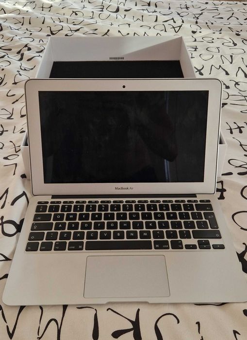 Лаптоп Apple MacBook Air 11 (MJVM2ZE/A)