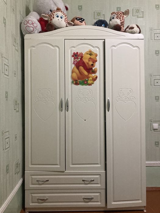 Детский шкаф и детьская кроватка