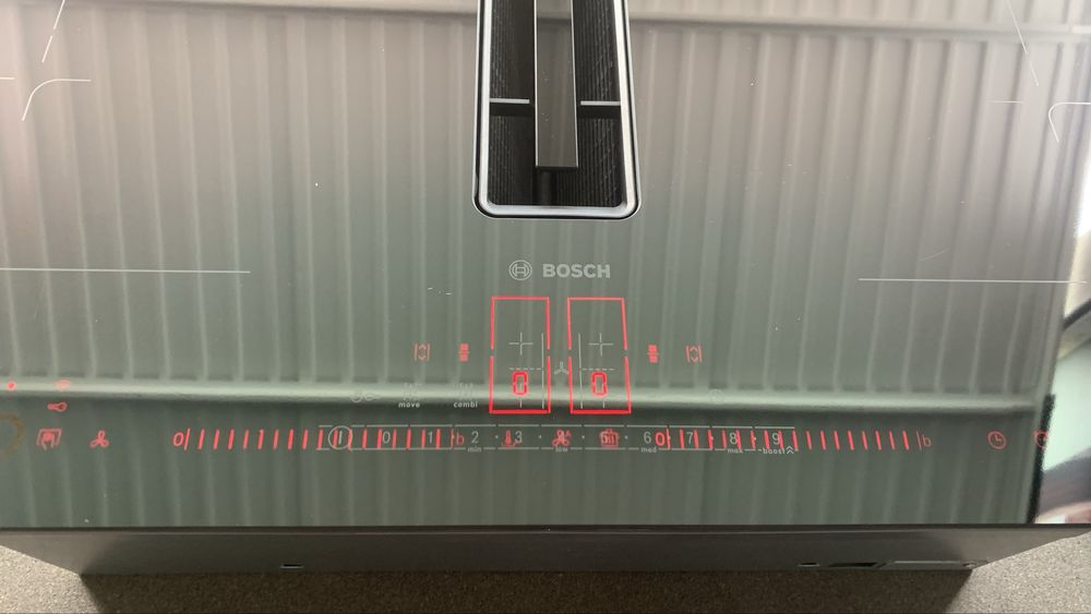 Plită Bosch cu hotă inclusă