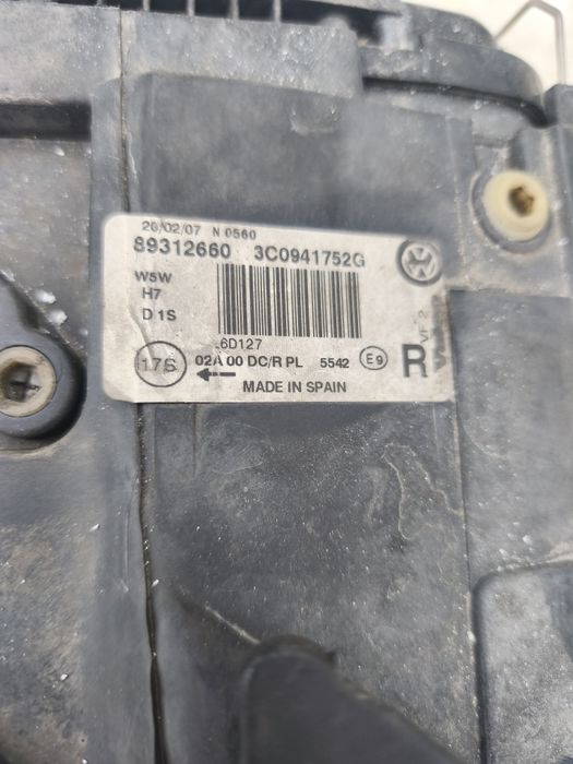 Far bixenon dreapta față Volkswagen Passat B6 2005-2010 3C0941752G