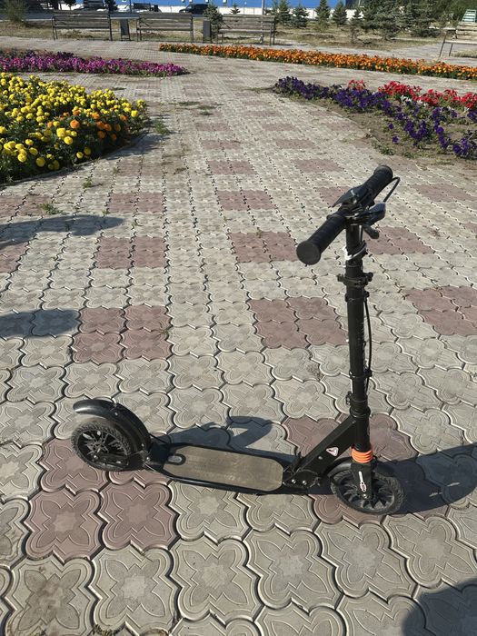 Продам самокат в хорошем состоянии