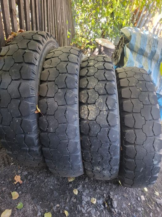 Продам шины 8.25