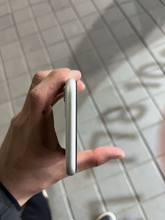 Продам iPhone 11 128 gb white