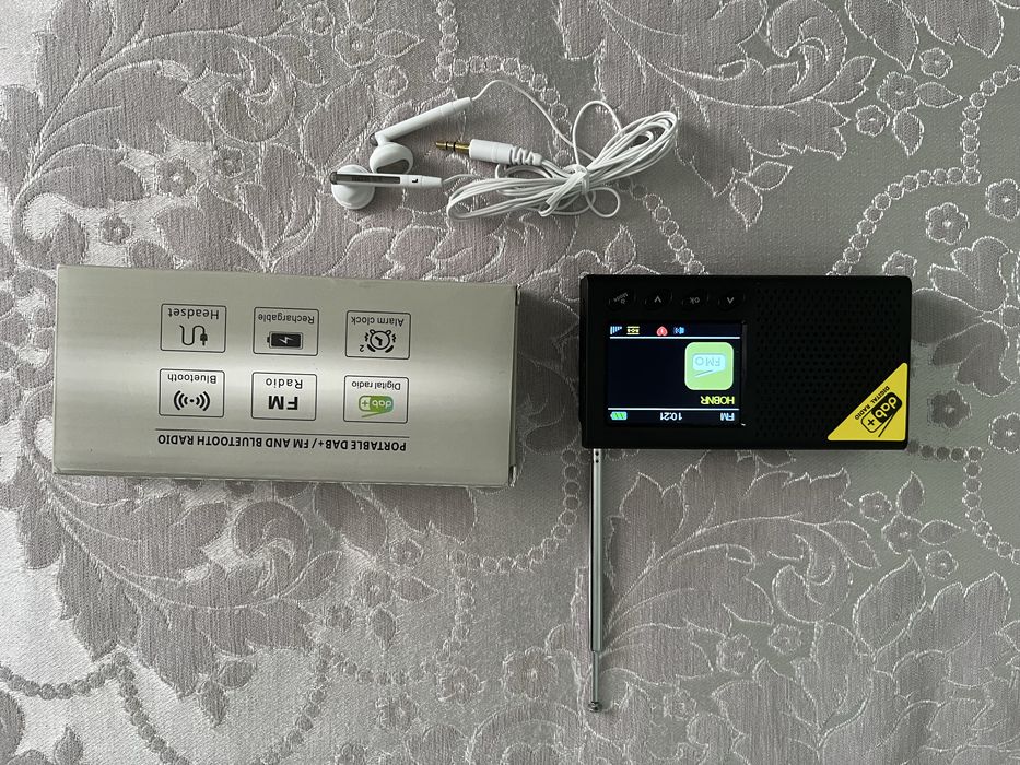 Продавам портативно цифрово радио DAB PC1