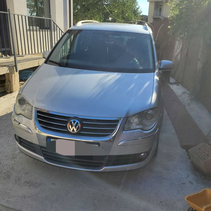 Volkswagen Touran 1.9 TDI • 2008 • Automată • 2.600 €