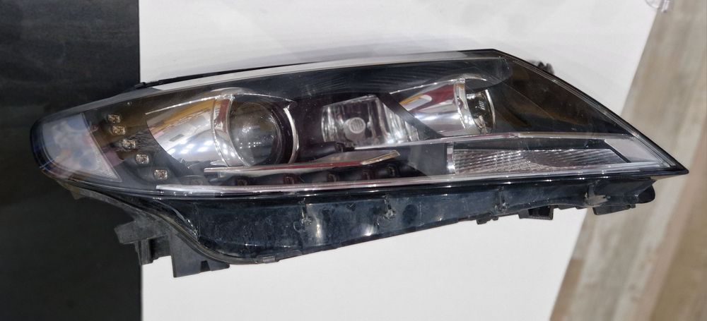 Фар VW  Passat  CC