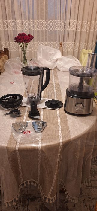 Vând robot/storcător multifuncțional--Nou !!!