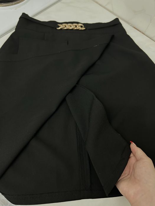 Юбка слегка короткая