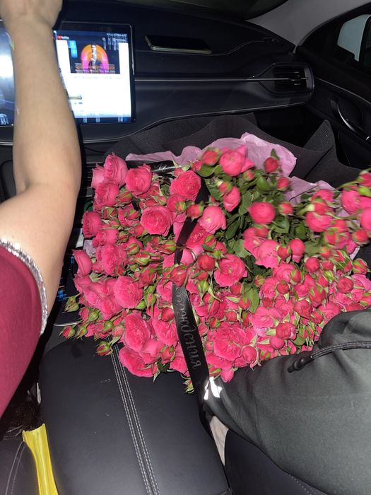 букет цветов кустовые розы