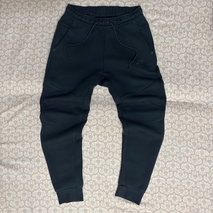 Pantaloni Nike Tech Fleece Negri