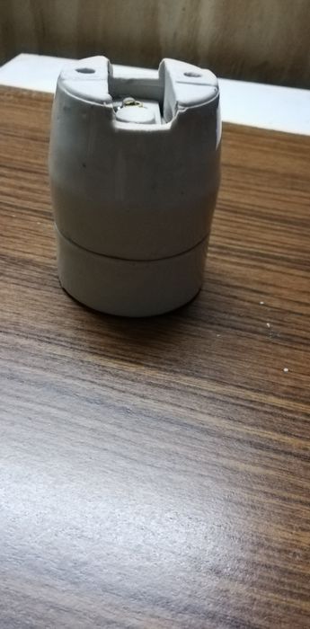 Порцеланова фасунга Е40