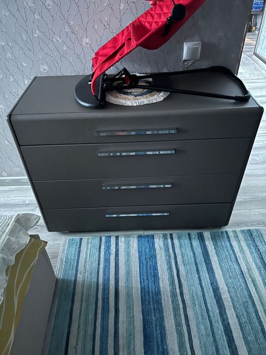 Шкаф ,комод, две тумбы !