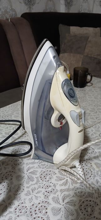 Утюг для глажки вещей паравой