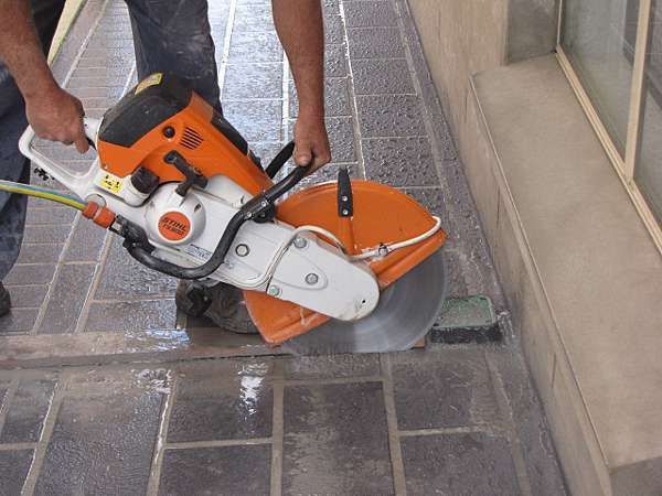 Beton plita kesish xizmati.