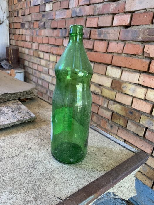 Стъклени бутилки с каси