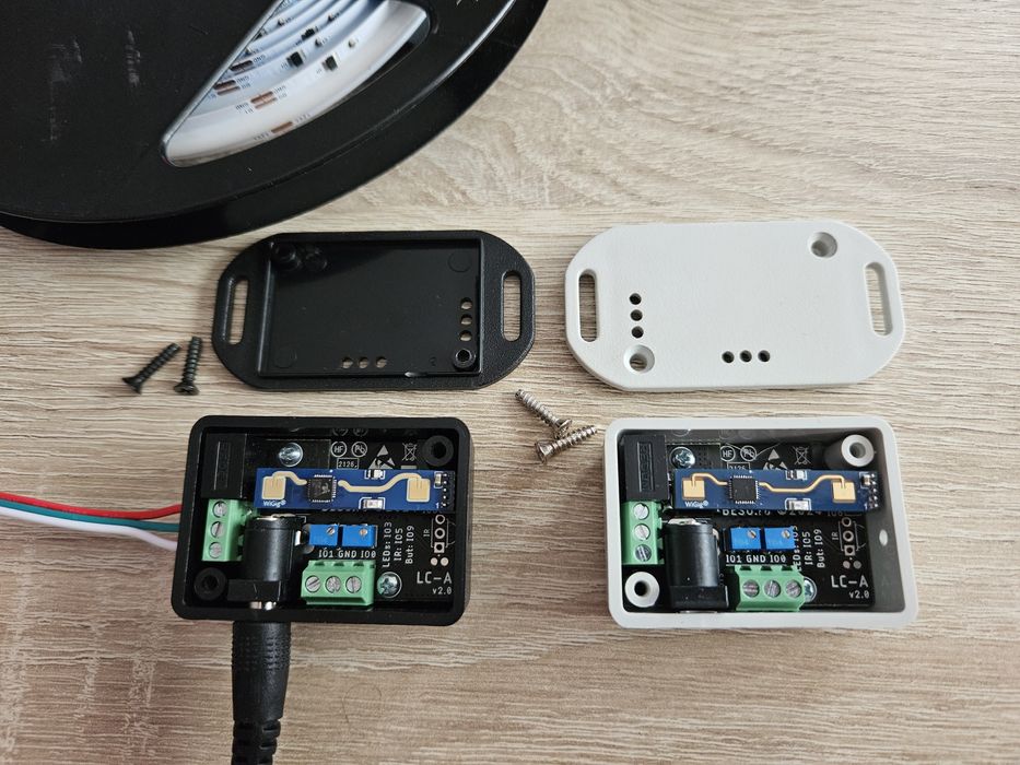 Controller banda LED digitala, WiFi, IR, senzor prezenta mmWave, ESP32