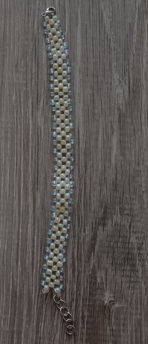 Ръчно изработени гривни от мъниста