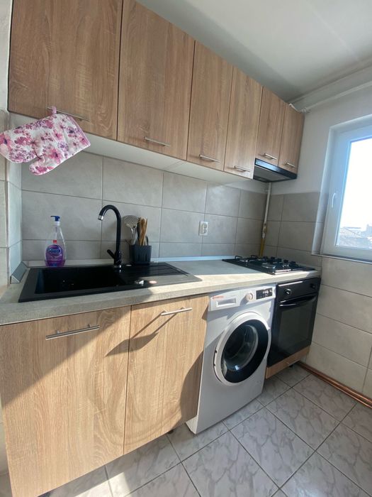 Regim hotelier, zona centrala, vis-a-vis de Merloni