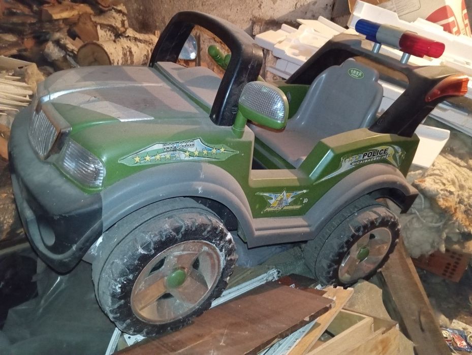 Продам детский электромобиль джип