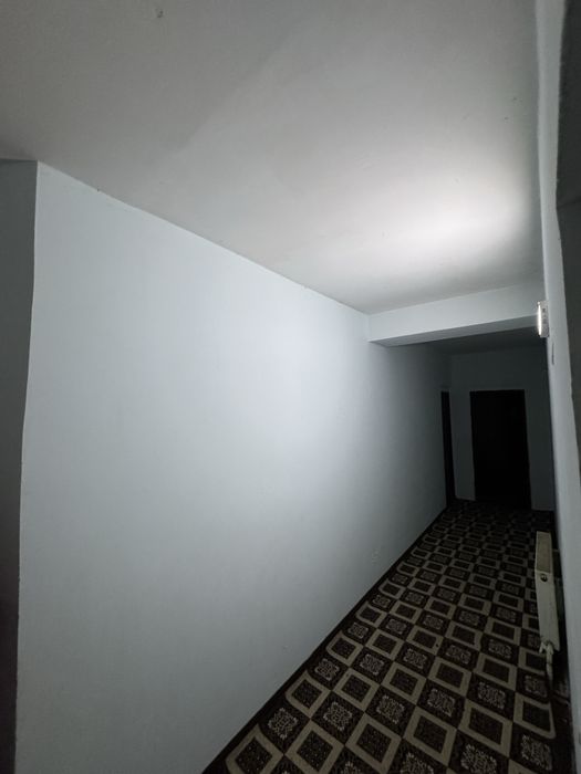UY SOTILADI SROCHNA 4 qavatli dom 1 qavat bez makler primoy egadan !!!